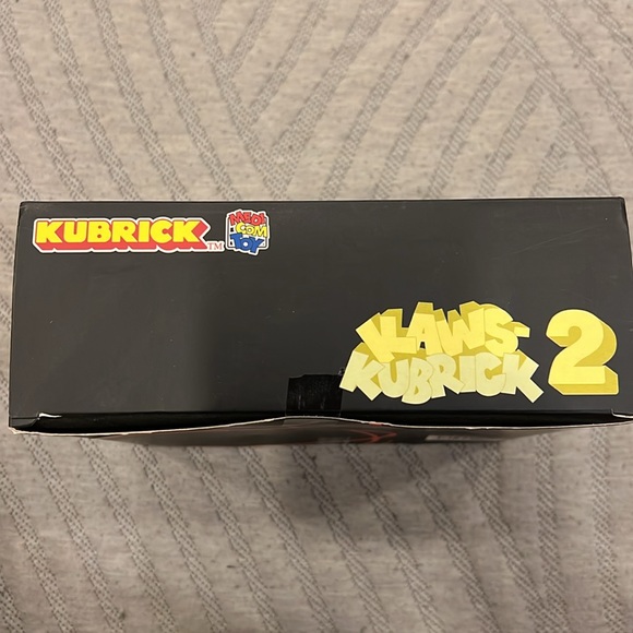 KAWS BUSTOP KUBRICK MEDICOM TOY - Picture 5 of 6